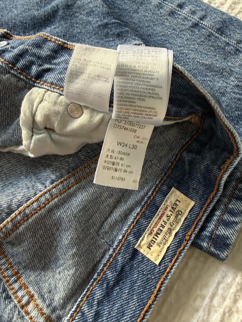 Levi's Women’s 501 90s Denim Jeans - Picture 4 of 4